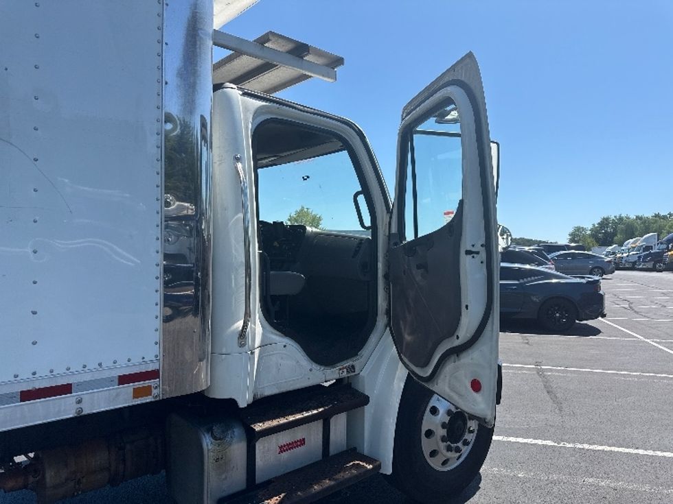 Refrigerated Truck-Light and Medium Duty Trucks-Freightliner-2019-M2-Jessup-MD-185,110\n\t\tmiles-$ 49,750 - Image 18