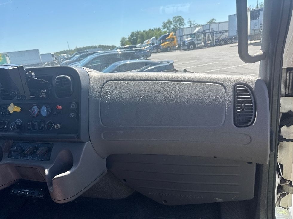 Refrigerated Truck-Light and Medium Duty Trucks-Freightliner-2019-M2-Jessup-MD-185,110\n\t\tmiles-$ 49,750 - Image 19