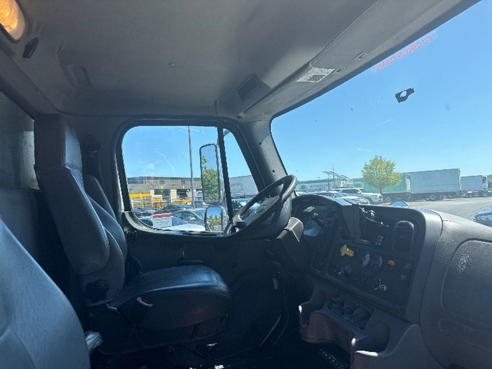 Refrigerated Truck-Light and Medium Duty Trucks-Freightliner-2019-M2-Jessup-MD-185,110\n\t\tmiles-$ 49,750 - Image 20