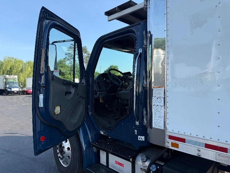 Refrigerated Truck-Light and Medium Duty Trucks-Freightliner-2019-M2-Jessup-MD-196,767\n\t\tmiles-$ 44,250 - Image 16