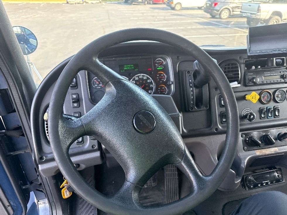 Refrigerated Truck-Light and Medium Duty Trucks-Freightliner-2019-M2-Jessup-MD-196,767\n\t\tmiles-$ 44,250 - Image 17