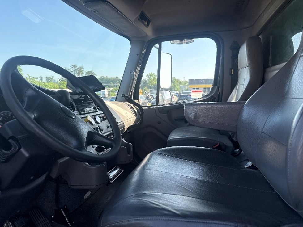 Refrigerated Truck-Light and Medium Duty Trucks-Freightliner-2019-M2-Jessup-MD-196,767\n\t\tmiles-$ 44,250 - Image 18