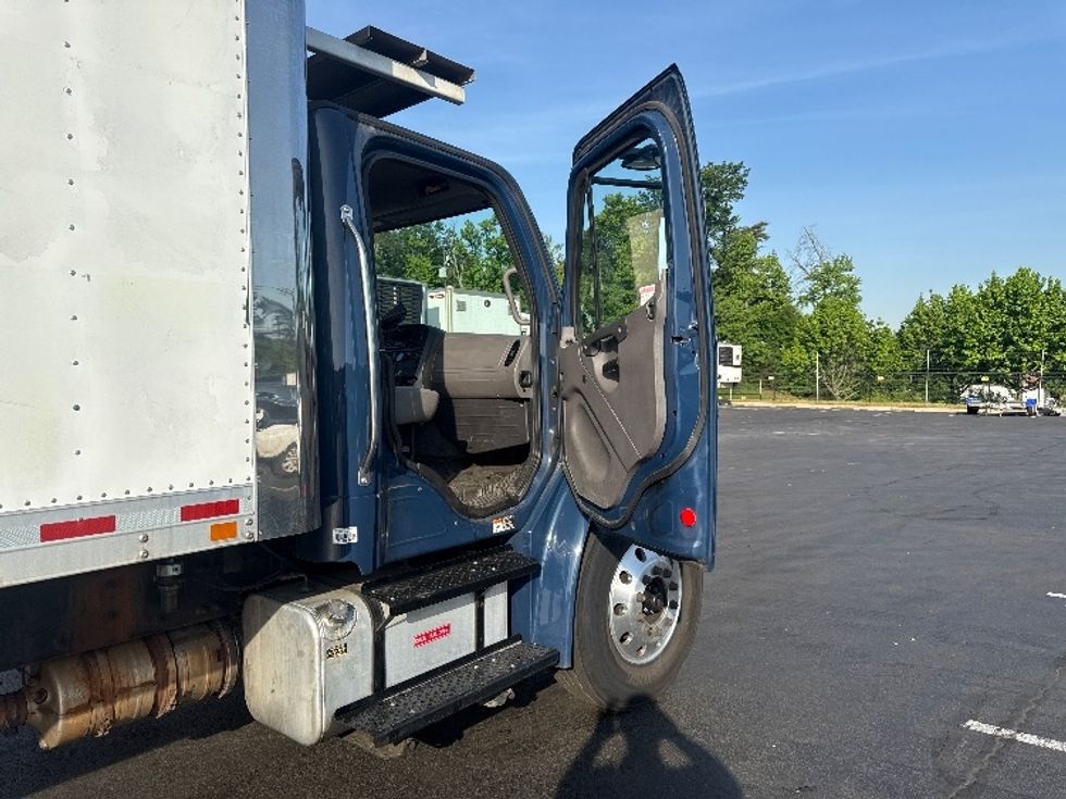 Refrigerated Truck-Light and Medium Duty Trucks-Freightliner-2019-M2-Jessup-MD-196,767\n\t\tmiles-$ 44,250 - Image 19