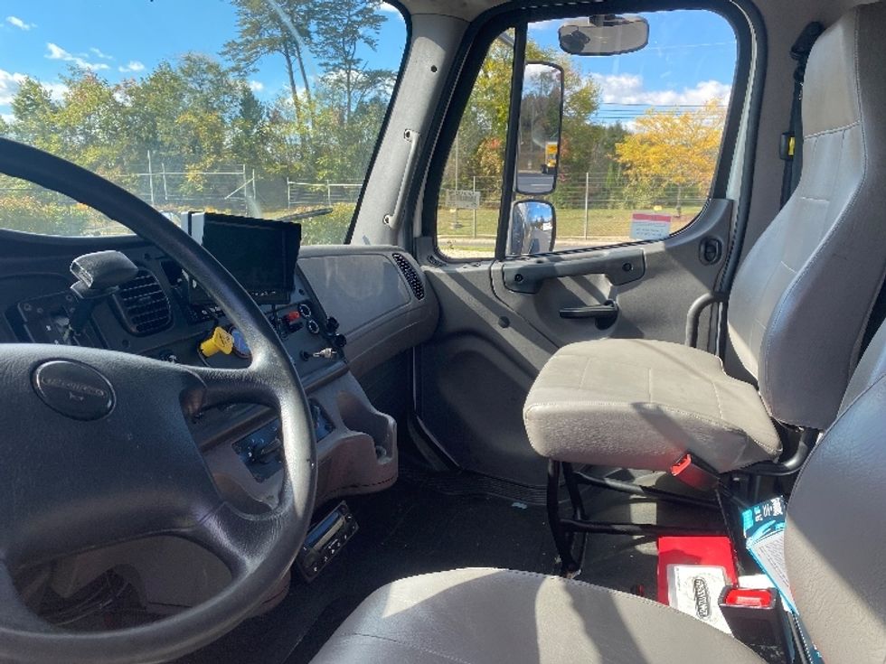 Refrigerated Truck-Light and Medium Duty Trucks-Freightliner-2019-M2-Jessup-MD-198,987\n\t\tmiles-$ 46,000 - Image 21
