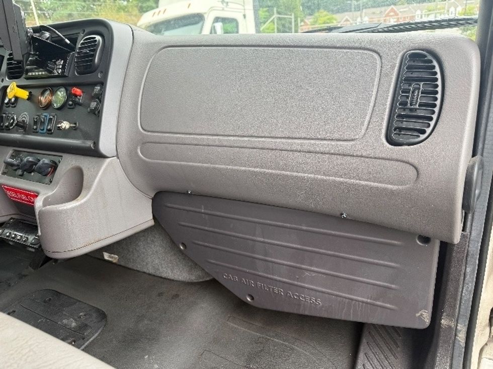 Refrigerated Truck-Light and Medium Duty Trucks-Freightliner-2019-M2-Jessup-MD-199,567\n\t\tmiles-$ 45,250 - Image 19