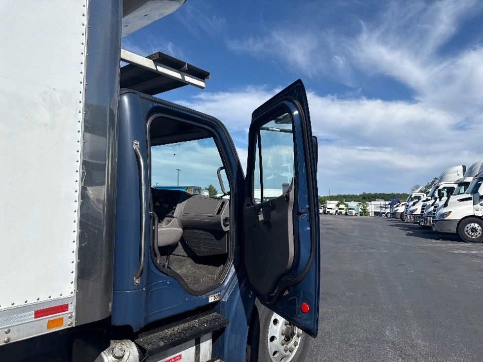 Refrigerated Truck-Light and Medium Duty Trucks-Freightliner-2019-M2-Jessup-MD-201,434\n\t\tmiles-$ 43,000 - Image 19