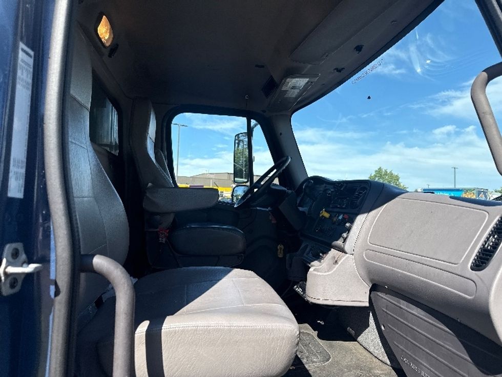 Refrigerated Truck-Light and Medium Duty Trucks-Freightliner-2019-M2-Jessup-MD-201,434\n\t\tmiles-$ 43,000 - Image 21