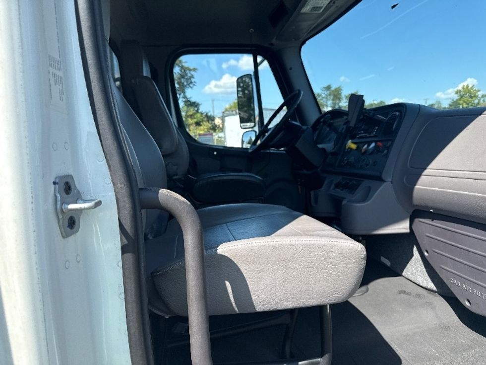 Refrigerated Truck-Light and Medium Duty Trucks-Freightliner-2019-M2-Jessup-MD-209,836\n\t\tmiles-$ 44,750 - Image 20