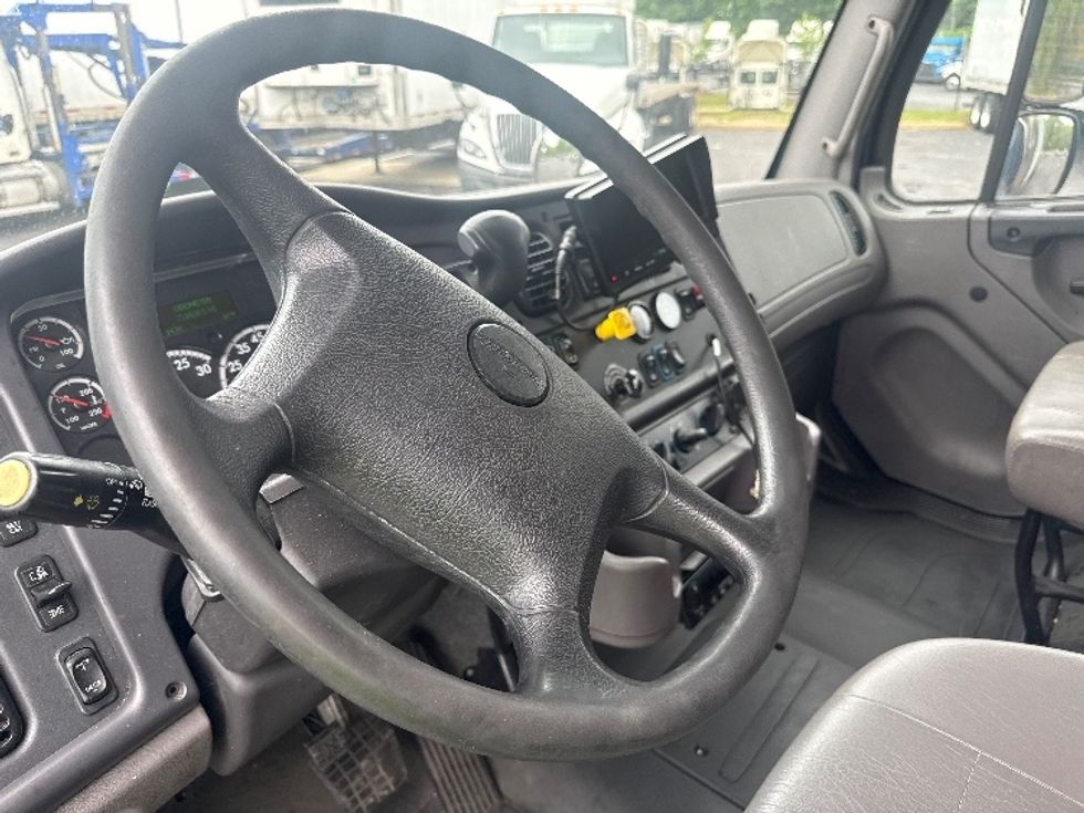 Refrigerated Truck-Light and Medium Duty Trucks-Freightliner-2019-M2-Jessup-MD-211,865\n\t\tmiles-$ 42,250 - Image 12