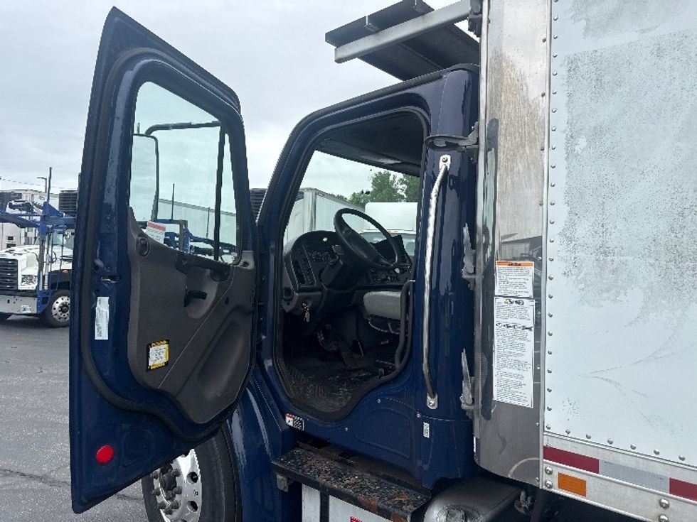 Refrigerated Truck-Light and Medium Duty Trucks-Freightliner-2019-M2-Jessup-MD-211,865\n\t\tmiles-$ 42,250 - Image 17