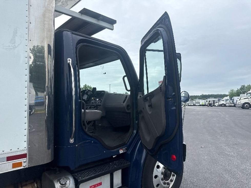 Refrigerated Truck-Light and Medium Duty Trucks-Freightliner-2019-M2-Jessup-MD-211,865\n\t\tmiles-$ 42,250 - Image 19