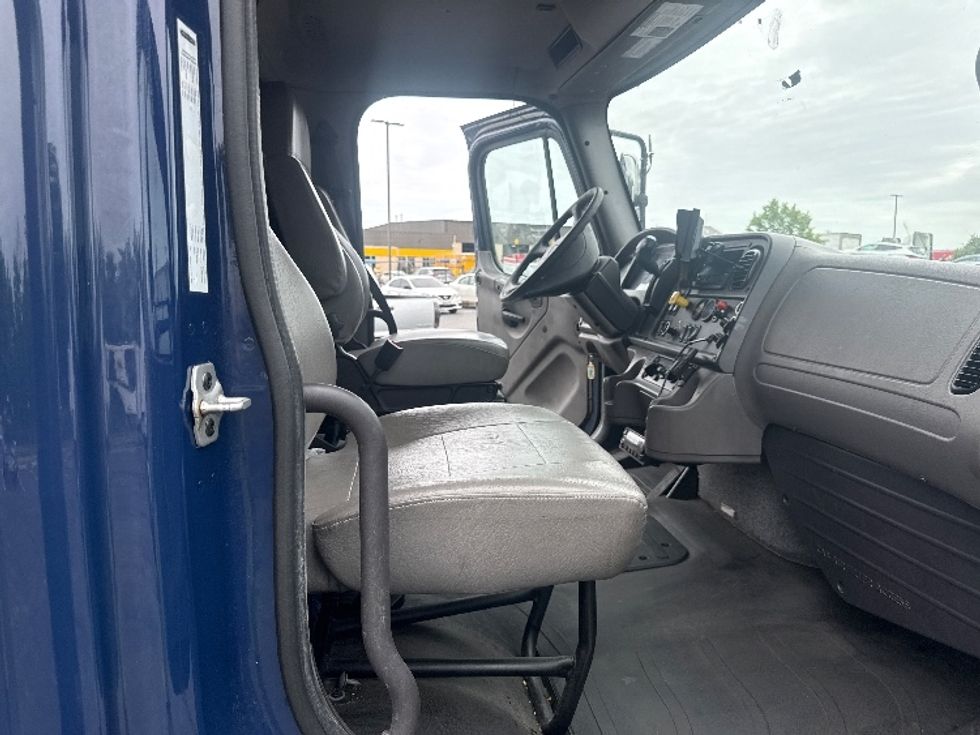 Refrigerated Truck-Light and Medium Duty Trucks-Freightliner-2019-M2-Jessup-MD-211,865\n\t\tmiles-$ 42,250 - Image 22