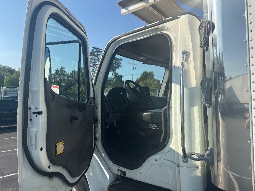 Refrigerated Truck-Light and Medium Duty Trucks-Freightliner-2019-M2-Jessup-MD-211,930\n\t\tmiles-$ 44,000 - Image 15