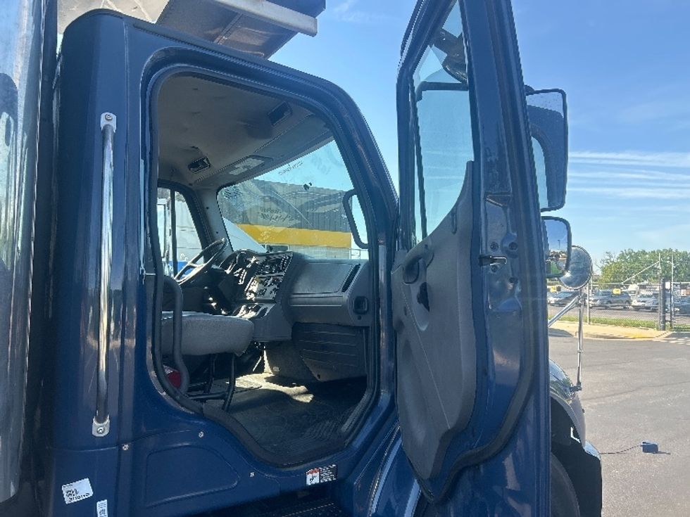 Refrigerated Truck-Light and Medium Duty Trucks-Freightliner-2019-M2-Jessup-MD-212,256\n\t\tmiles-$ 42,750 - Image 19
