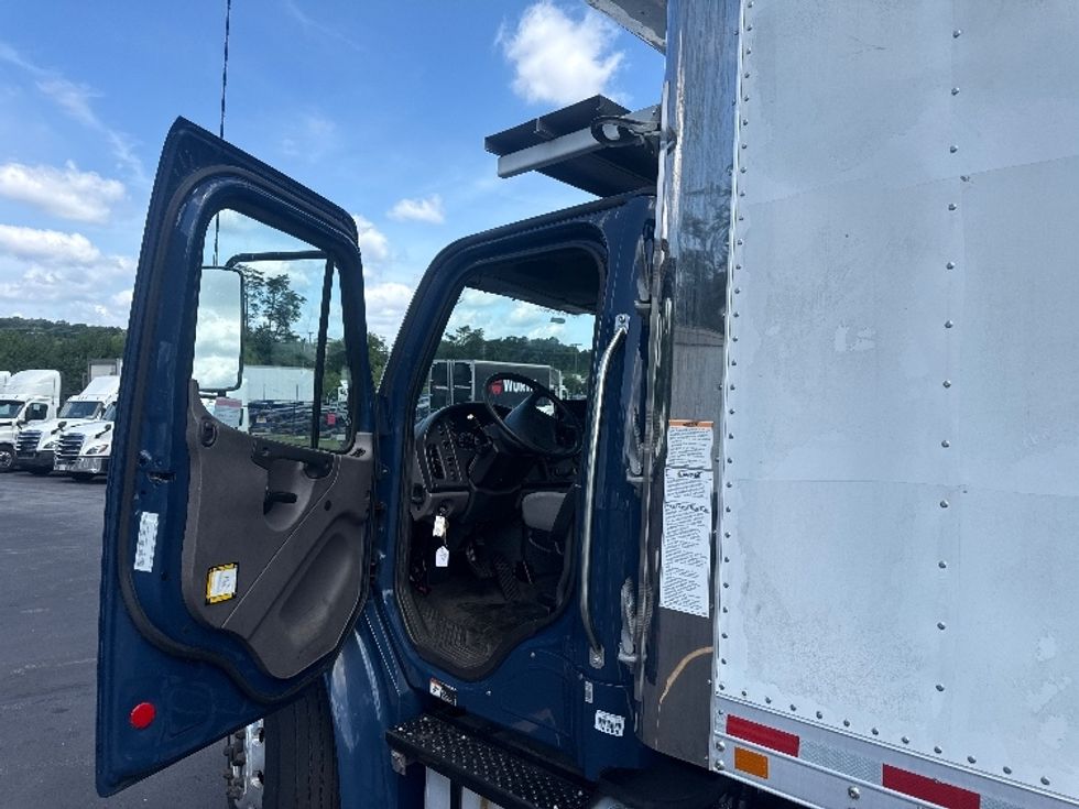 Refrigerated Truck-Light and Medium Duty Trucks-Freightliner-2019-M2-Jessup-MD-215,242\n\t\tmiles-$ 44,000 - Image 15