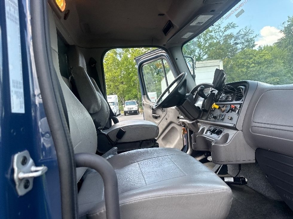 Refrigerated Truck-Light and Medium Duty Trucks-Freightliner-2019-M2-Jessup-MD-215,242\n\t\tmiles-$ 44,000 - Image 21