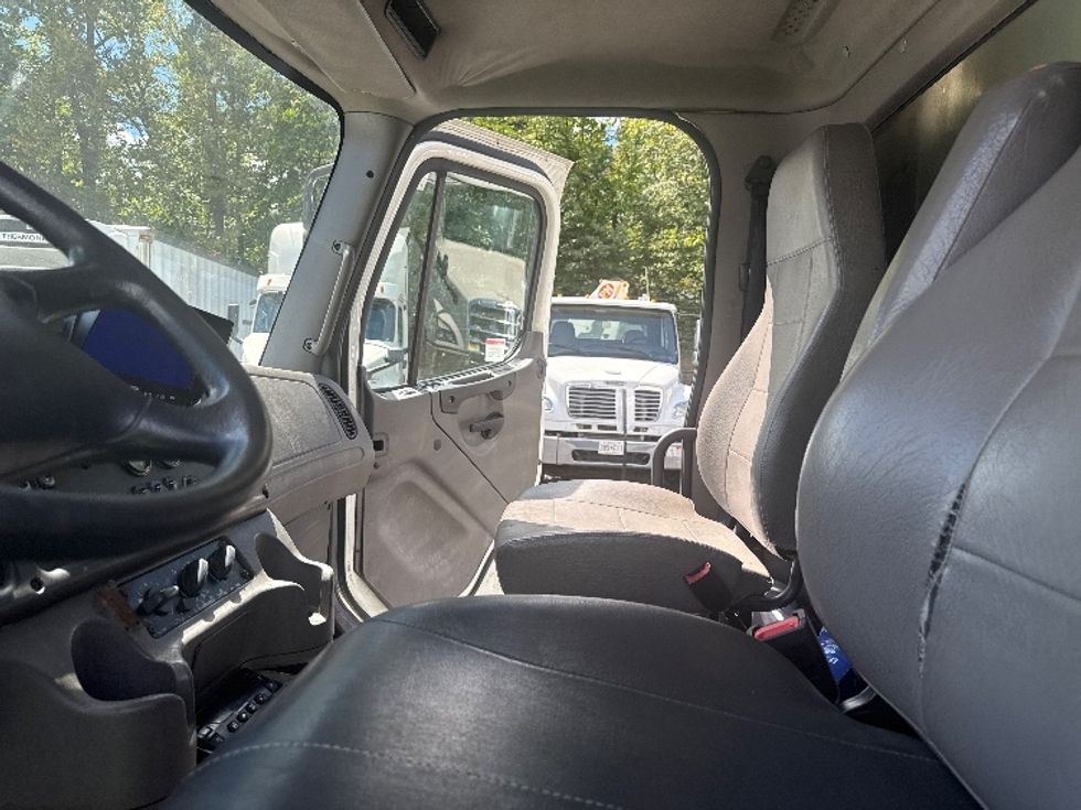Refrigerated Truck-Light and Medium Duty Trucks-Freightliner-2019-M2-Jessup-MD-218,520\n\t\tmiles-$ 42,750 - Image 17