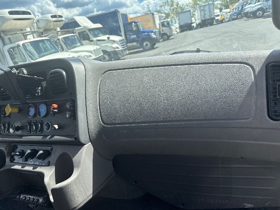 Refrigerated Truck-Light and Medium Duty Trucks-Freightliner-2019-M2-Jessup-MD-218,520\n\t\tmiles-$ 42,750 - Image 19