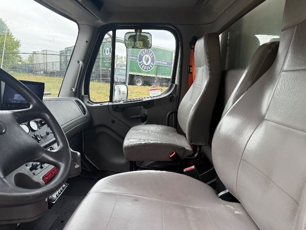Refrigerated Truck-Light and Medium Duty Trucks-Freightliner-2019-M2-Jessup-MD-218,625\n\t\tmiles-$ 43,000 - Image 19