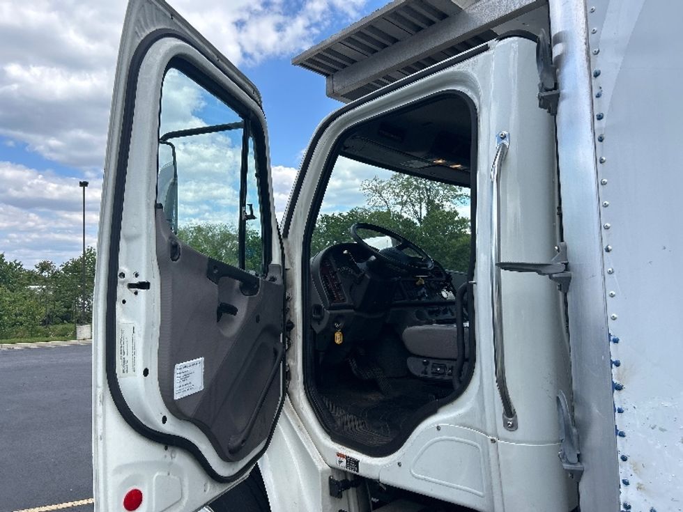 Refrigerated Truck-Light and Medium Duty Trucks-Freightliner-2019-M2-Jessup-MD-219,639\n\t\tmiles-$ 55,000 - Image 11