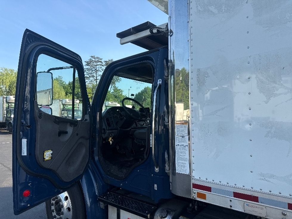 Refrigerated Truck-Light and Medium Duty Trucks-Freightliner-2019-M2-Jessup-MD-222,340\n\t\tmiles-$ 41,250 - Image 16
