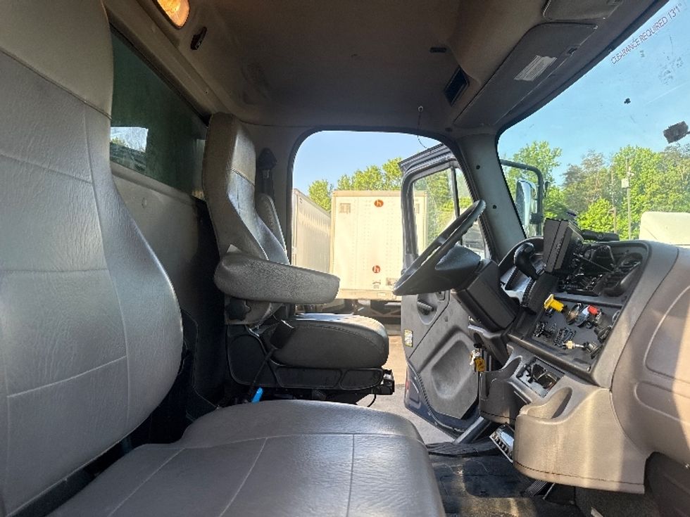 Refrigerated Truck-Light and Medium Duty Trucks-Freightliner-2019-M2-Jessup-MD-222,340\n\t\tmiles-$ 41,250 - Image 21