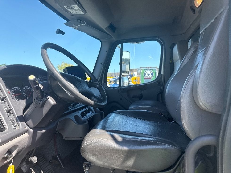 Refrigerated Truck-Light and Medium Duty Trucks-Freightliner-2019-M2-Jessup-MD-231,947\n\t\tmiles-$ 42,250 - Image 18