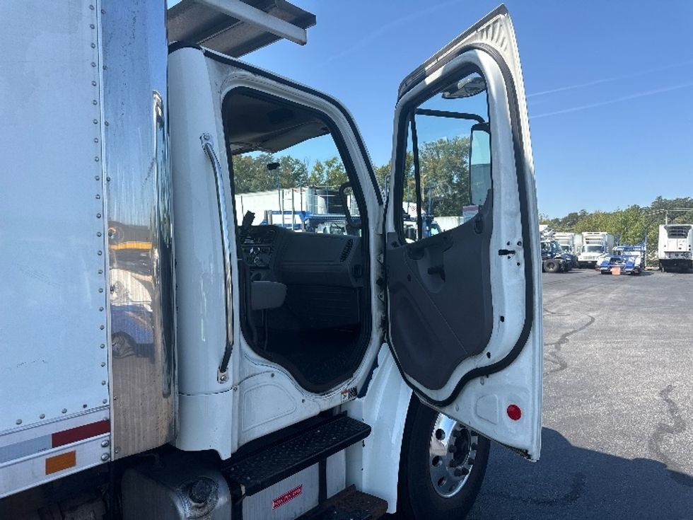 Refrigerated Truck-Light and Medium Duty Trucks-Freightliner-2019-M2-Jessup-MD-231,947\n\t\tmiles-$ 42,250 - Image 19