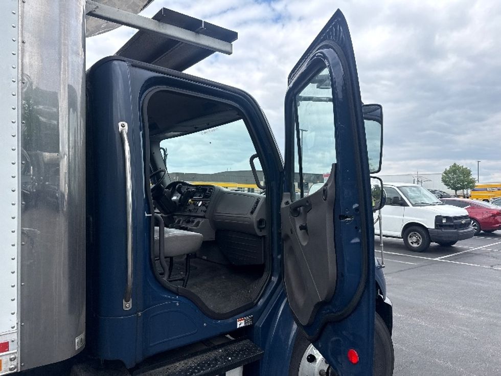 Refrigerated Truck-Light and Medium Duty Trucks-Freightliner-2019-M2-Jessup-MD-231,998\n\t\tmiles-$ 34,000 - Image 16