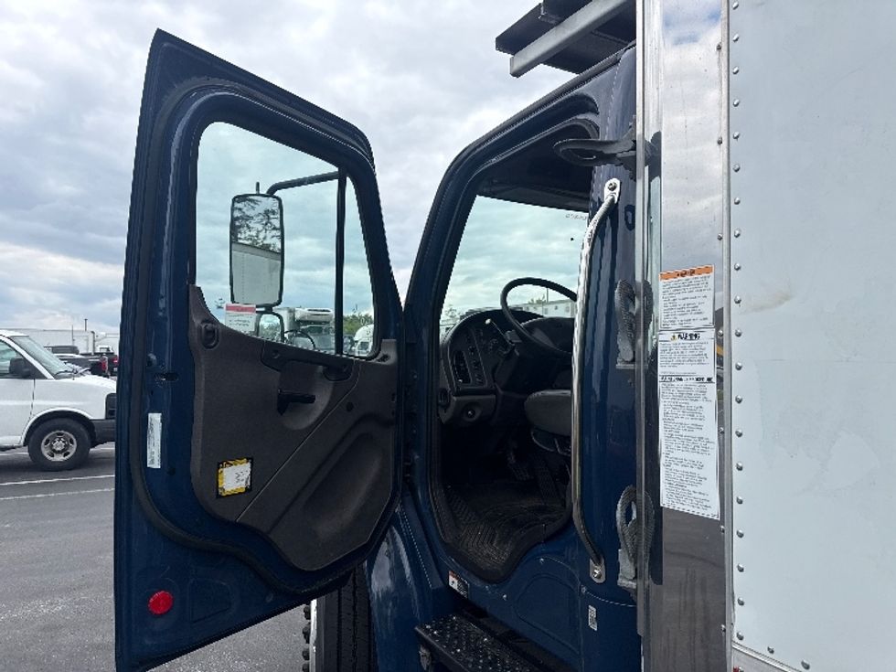 Refrigerated Truck-Light and Medium Duty Trucks-Freightliner-2019-M2-Jessup-MD-231,998\n\t\tmiles-$ 34,000 - Image 17