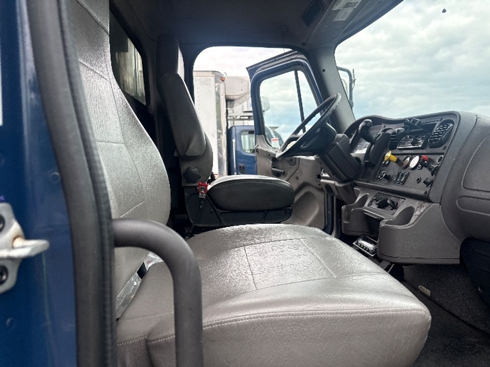 Refrigerated Truck-Light and Medium Duty Trucks-Freightliner-2019-M2-Jessup-MD-231,998\n\t\tmiles-$ 34,000 - Image 21