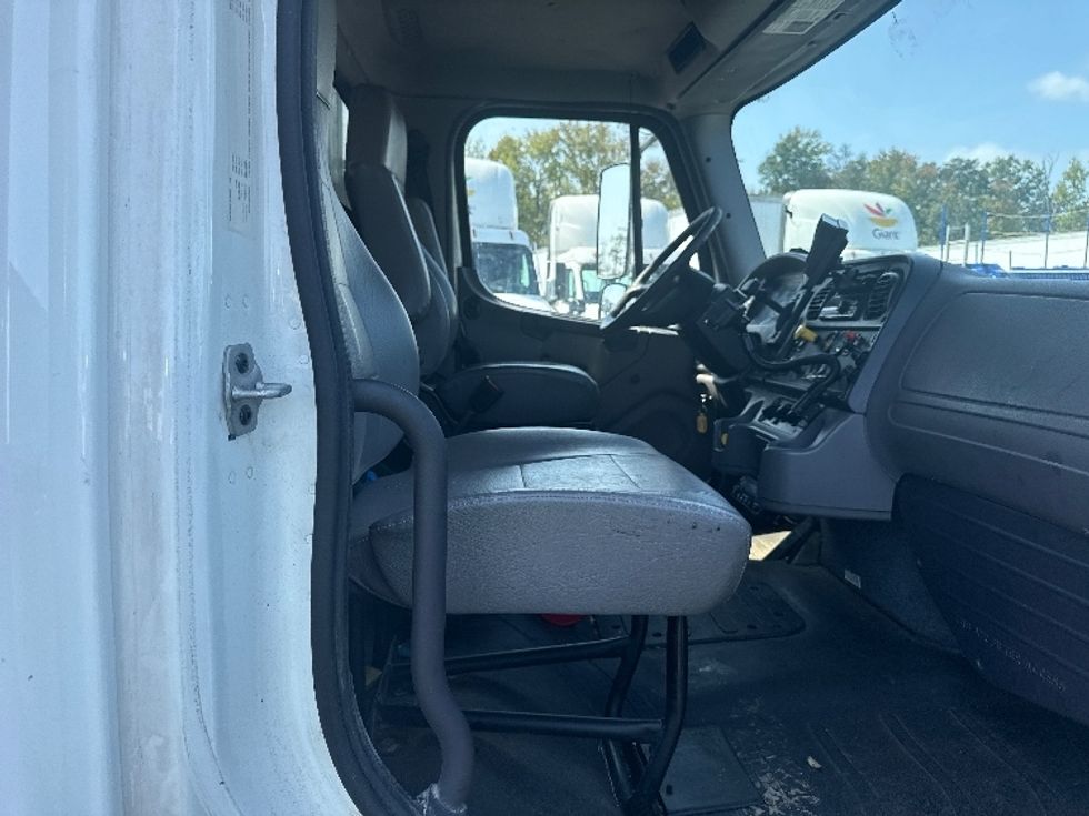 Refrigerated Truck-Light and Medium Duty Trucks-Freightliner-2019-M2-Jessup-MD-233,773\n\t\tmiles-$ 41,750 - Image 21