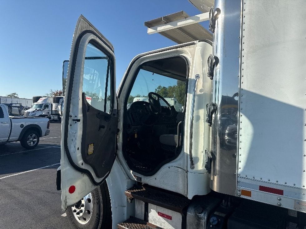 Refrigerated Truck-Light and Medium Duty Trucks-Freightliner-2019-M2-Jessup-MD-235,413\n\t\tmiles-$ 41,000 - Image 15