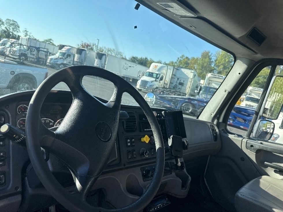Refrigerated Truck-Light and Medium Duty Trucks-Freightliner-2019-M2-Jessup-MD-235,413\n\t\tmiles-$ 41,000 - Image 17