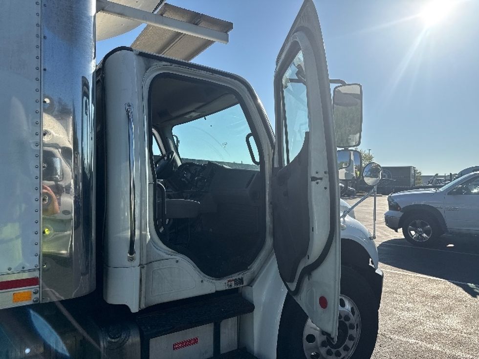 Refrigerated Truck-Light and Medium Duty Trucks-Freightliner-2019-M2-Jessup-MD-235,413\n\t\tmiles-$ 41,000 - Image 19