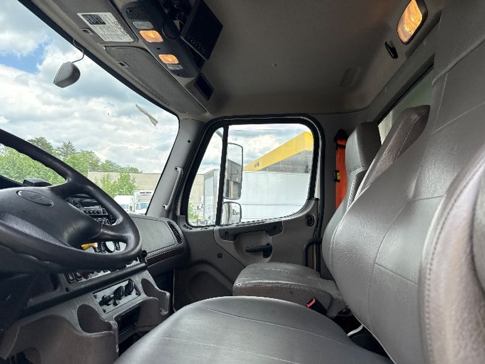 Refrigerated Truck-Light and Medium Duty Trucks-Freightliner-2019-M2-Jessup-MD-236,615\n\t\tmiles-$ 46,750 - Image 17