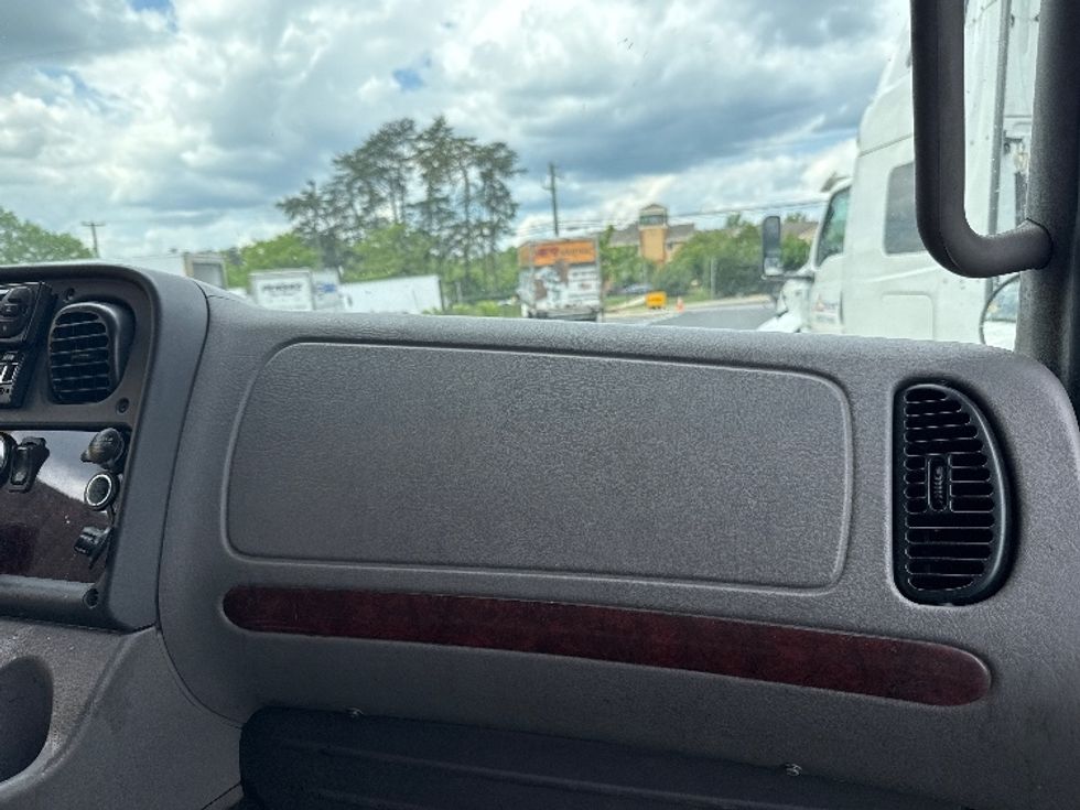 Refrigerated Truck-Light and Medium Duty Trucks-Freightliner-2019-M2-Jessup-MD-236,615\n\t\tmiles-$ 46,750 - Image 19