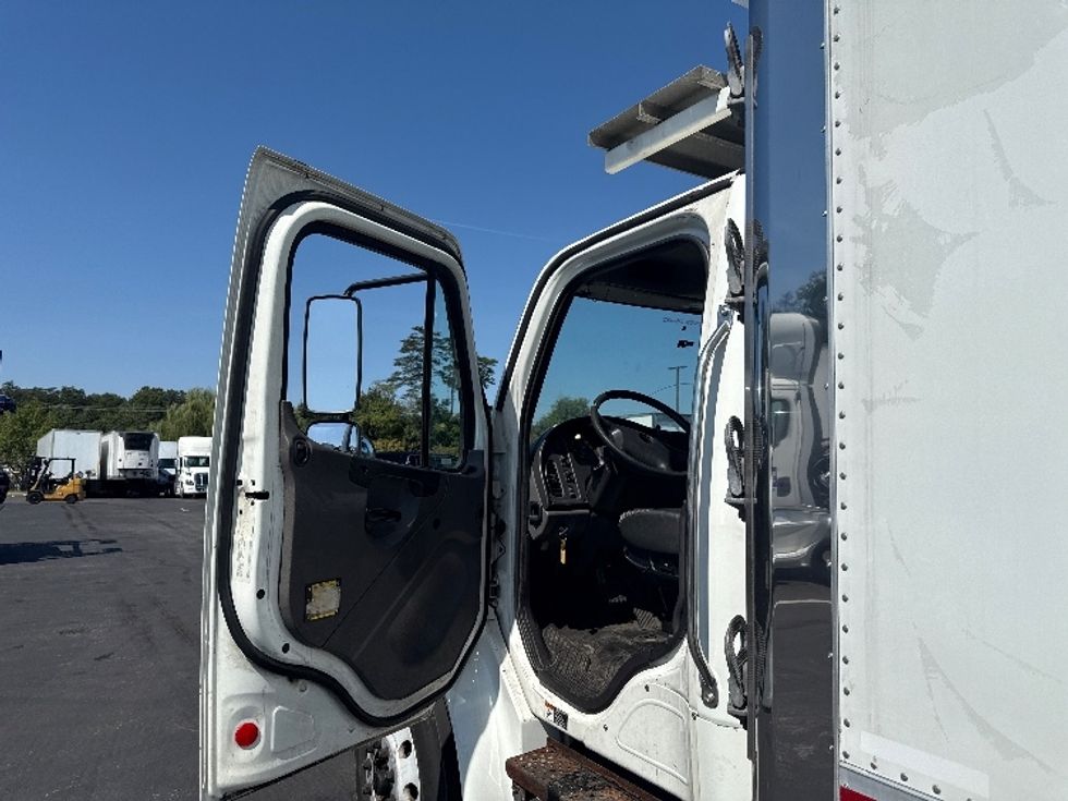 Refrigerated Truck-Light and Medium Duty Trucks-Freightliner-2019-M2-Jessup-MD-238,193\n\t\tmiles-$ 40,000 - Image 15