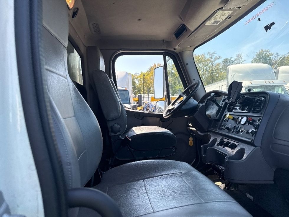 Refrigerated Truck-Light and Medium Duty Trucks-Freightliner-2019-M2-Jessup-MD-238,193\n\t\tmiles-$ 40,000 - Image 21
