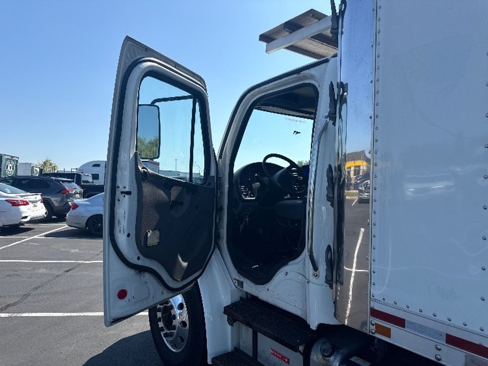 Refrigerated Truck-Light and Medium Duty Trucks-Freightliner-2019-M2-Jessup-MD-238,611\n\t\tmiles-$ 40,750 - Image 15