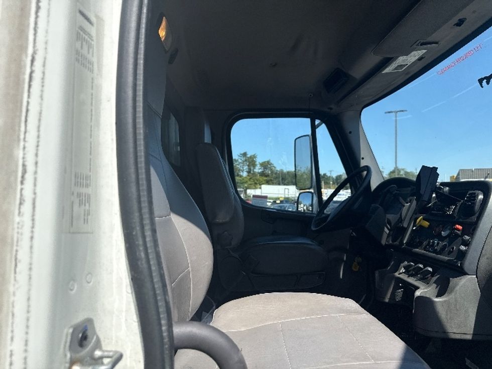 Refrigerated Truck-Light and Medium Duty Trucks-Freightliner-2019-M2-Jessup-MD-238,611\n\t\tmiles-$ 40,750 - Image 20