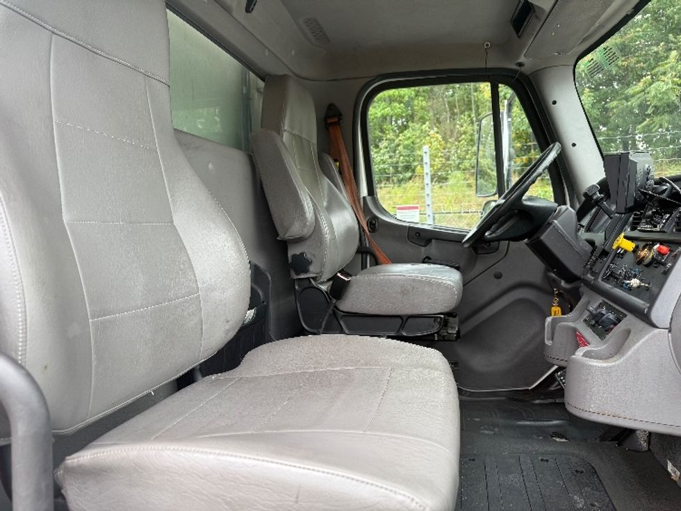 Refrigerated Truck-Light and Medium Duty Trucks-Freightliner-2019-M2-Jessup-MD-243,497\n\t\tmiles-$ 40,750 - Image 19