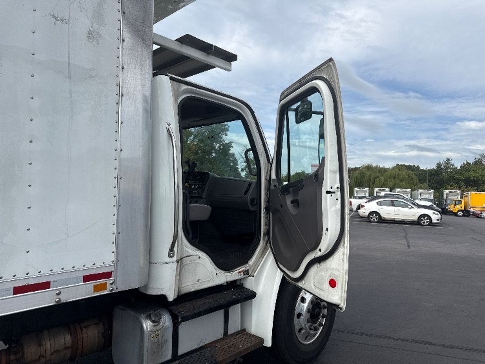 Refrigerated Truck-Light and Medium Duty Trucks-Freightliner-2019-M2-Jessup-MD-254,225\n\t\tmiles-$ 37,250 - Image 20