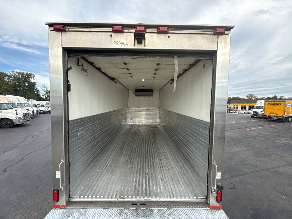Refrigerated Truck-Light and Medium Duty Trucks-Freightliner-2019-M2-Jessup-MD-254,225\n\t\tmiles-$ 37,250 - Image 9