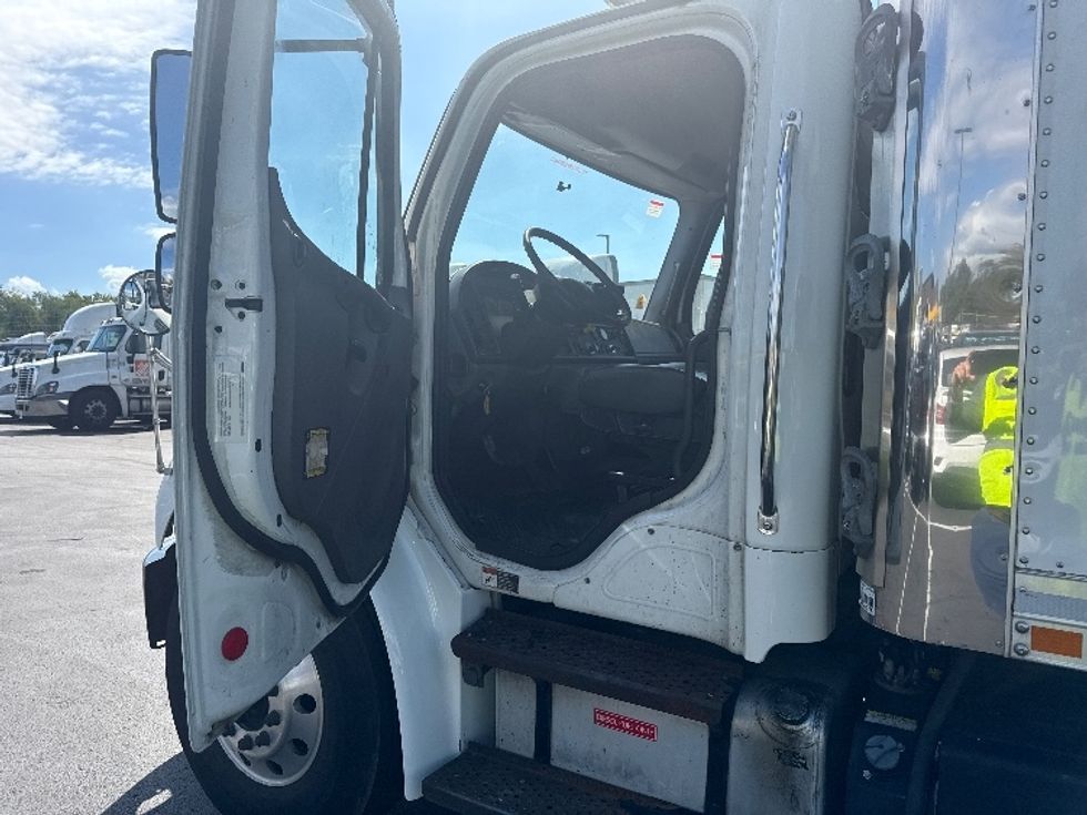 Refrigerated Truck-Light and Medium Duty Trucks-Freightliner-2019-M2-Jessup-MD-255,814\n\t\tmiles-$ 38,250 - Image 15