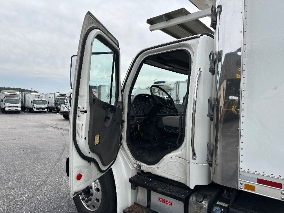 Refrigerated Truck-Light and Medium Duty Trucks-Freightliner-2019-M2-Jessup-MD-93,884\n\t\tmiles-$ 56,500 - Image 16