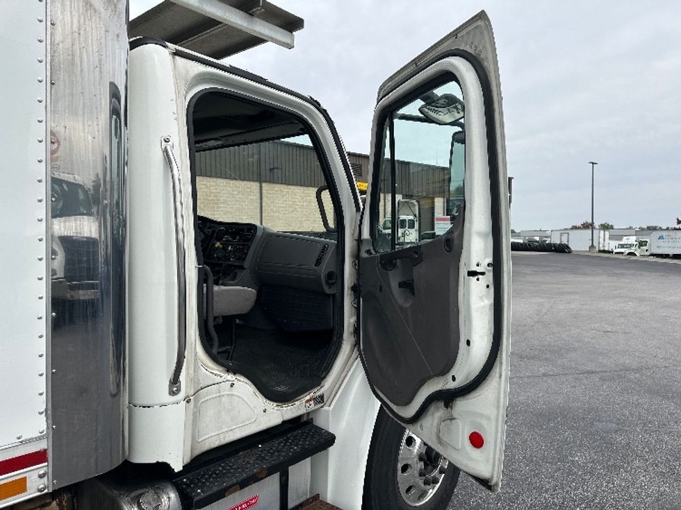 Refrigerated Truck-Light and Medium Duty Trucks-Freightliner-2019-M2-Jessup-MD-93,884\n\t\tmiles-$ 56,500 - Image 20