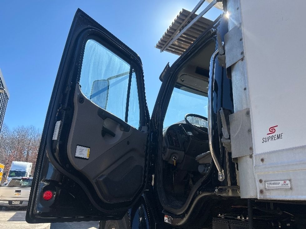 Refrigerated Truck-Light and Medium Duty Trucks-Freightliner-2019-M2-Jessup-PA-312,678\n\t\tmiles-$ 20,000 - Image 15