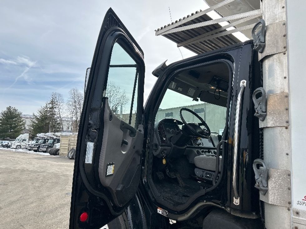 Refrigerated Truck-Light and Medium Duty Trucks-Freightliner-2019-M2-Jessup-PA-349,160\n\t\tmiles-$ 20,500 - Image 15