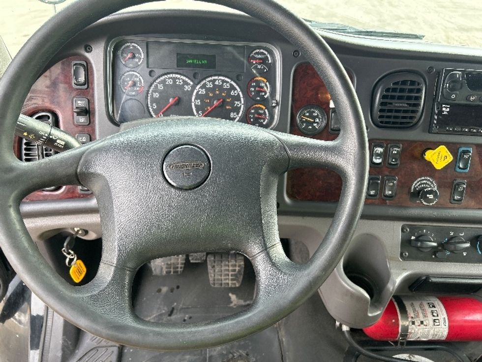 Refrigerated Truck-Light and Medium Duty Trucks-Freightliner-2019-M2-Jessup-PA-349,160\n\t\tmiles-$ 20,500 - Image 17